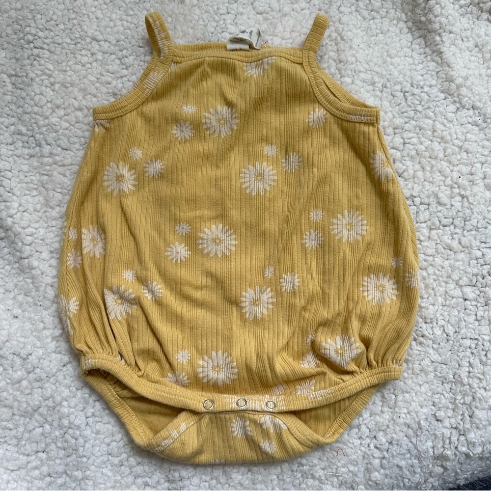 Kate Quinn Yellow Daisy bubble